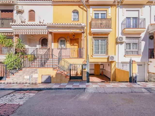 Chalet en venta en Cúllar Vega, Granada