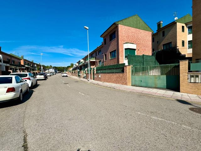 Villa en venta en Avilés, El Quirinal