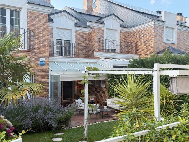 Villa en venta en Boadilla Del Monte
