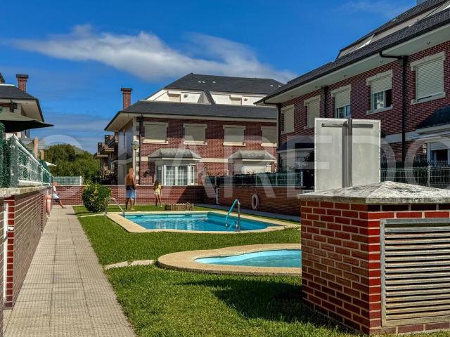 Chalet en venta en Laredo