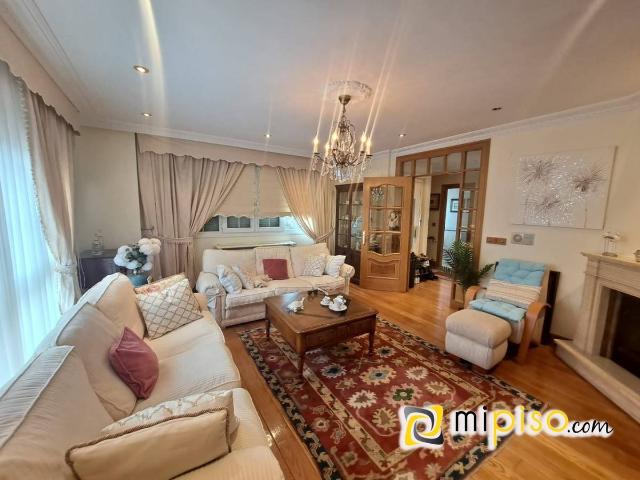 Chalet en venta en Laredo
