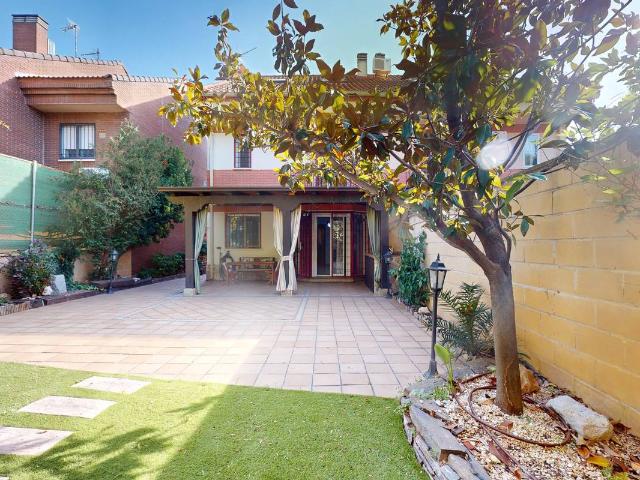 Villa en venta en Azuqueca De Henares