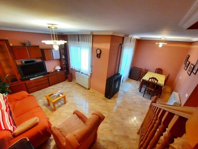 Villa en venta en Escalona