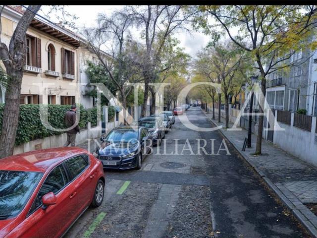 Villa en venta en Madrid, Cortes
