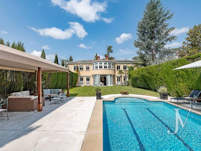 Villa en venta en Madrid, Cortes