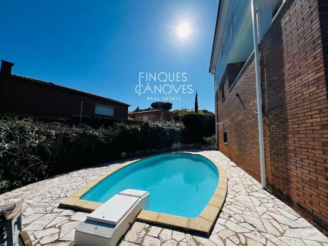 Chalet en venta en Montjuïc, Gironès