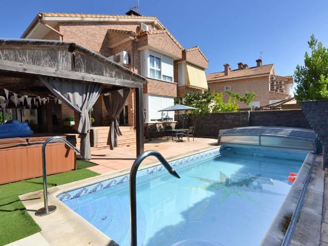 Chalet en venta en Griñón, Madrid