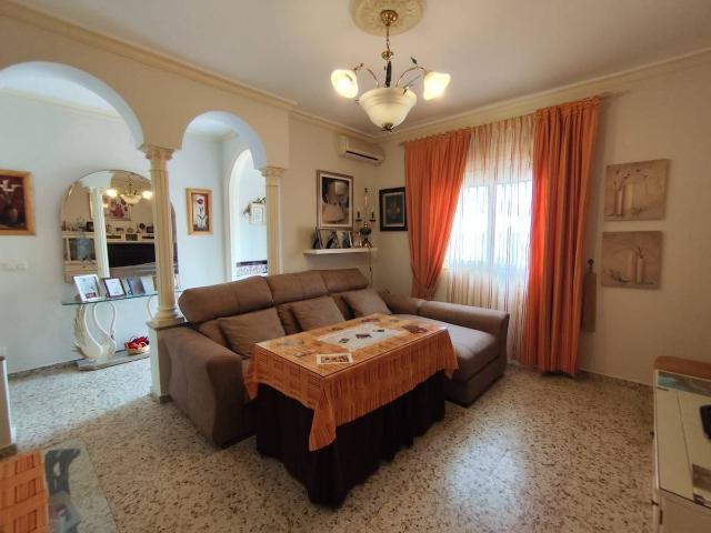 Villa en venta en Hinojos