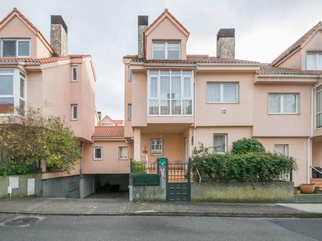 Chalet en venta en Oleiros, A Coruña