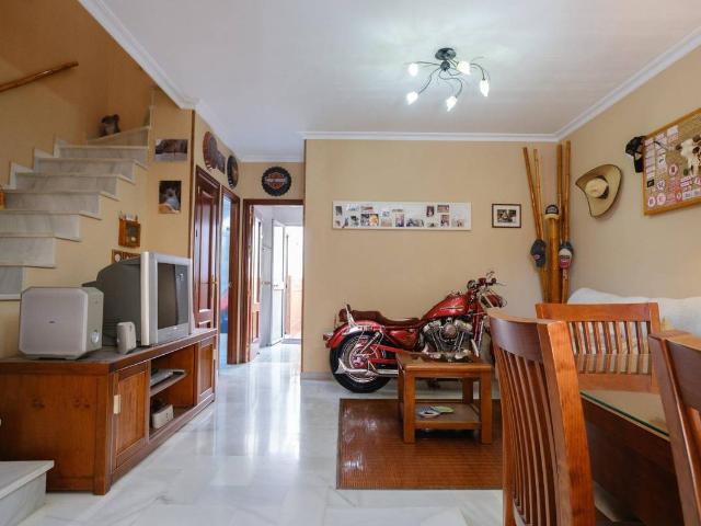 Chalet en venta en La Algaba, Andalucía