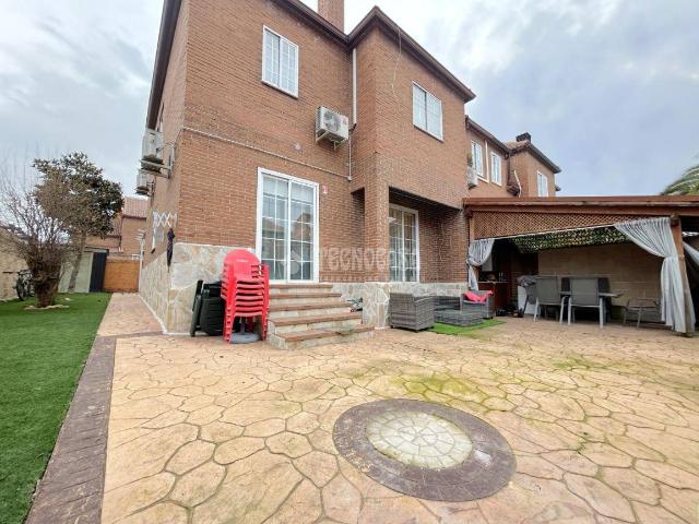 Villa en venta en Arroyomolinos