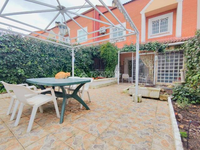Villa en venta en Arroyomolinos