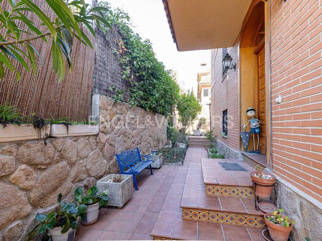 Villa en venta en Madrid, Cortes