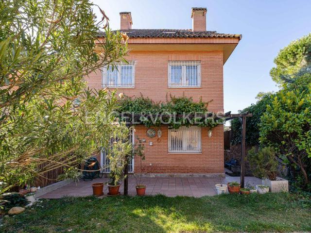 Villa en venta en Madrid, Cortes