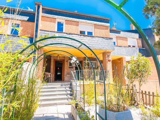 Villa en venta en Madrid, Cortes