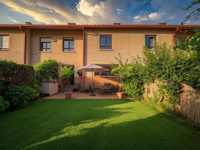 Chalet en venta en Santolaya, Siero