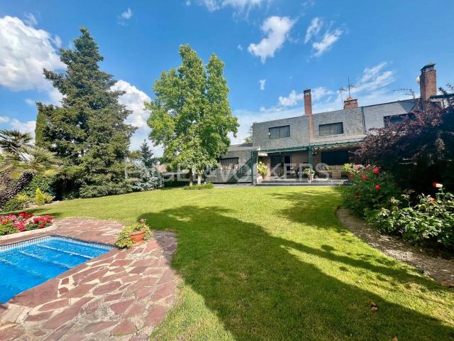 Villa en venta en Alcobendas, Valdefuentes