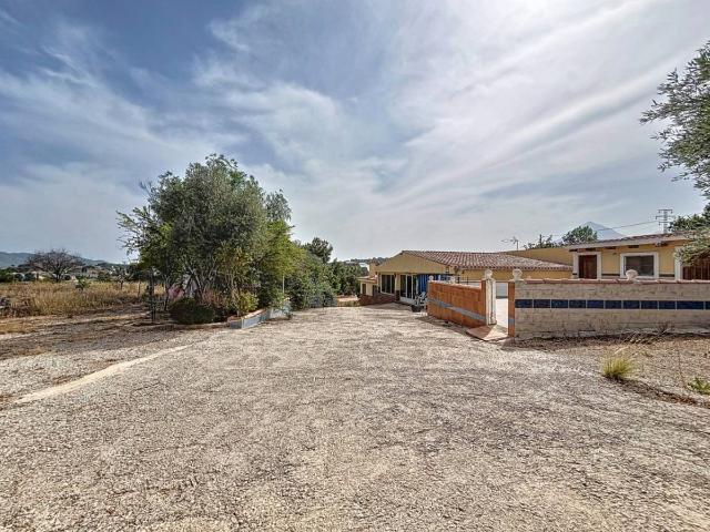 Villa en venta en La Nucia