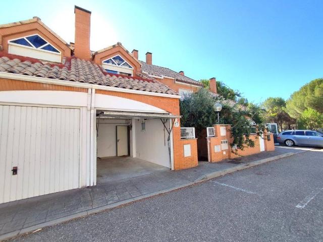Villa en venta en La Pedraja De Portillo