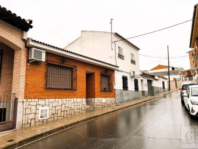 Villa en venta en La Puebla De Montalbán