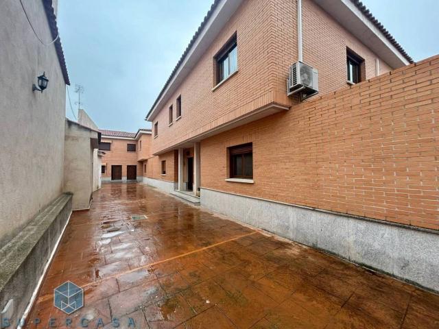 Villa en venta en La Puebla De Montalbán
