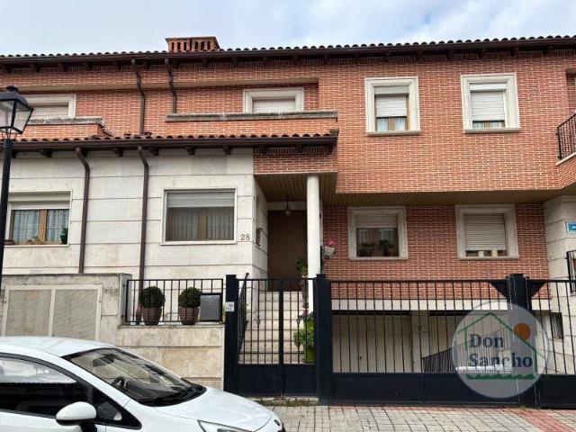 Villa en venta en Laguna De Duero