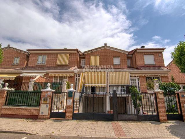 Villa en venta en Laguna De Duero