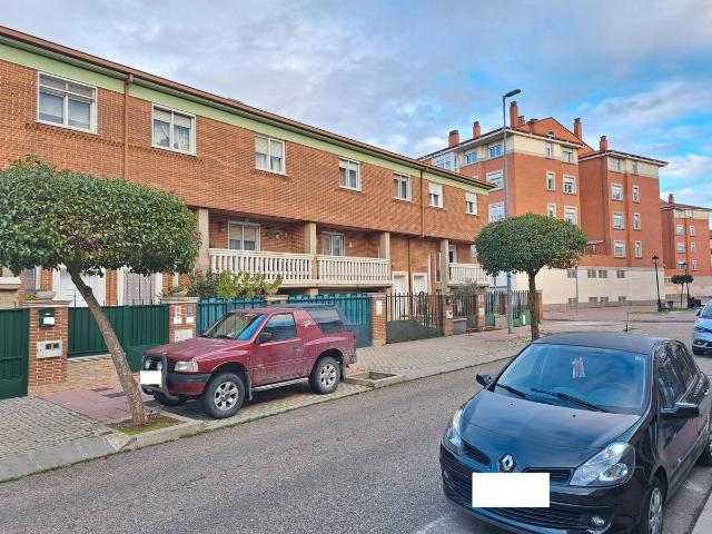 Villa en venta en Laguna De Duero