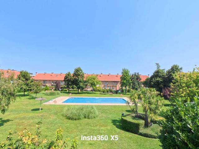 Chalet en venta en Villapatro, Lardero