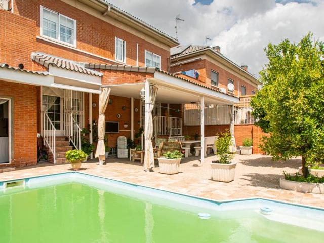 Chalet en venta en Parla, Madrid