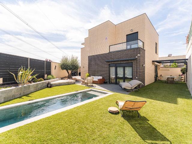 Chalet en venta en Arroyomolinos, Madrid