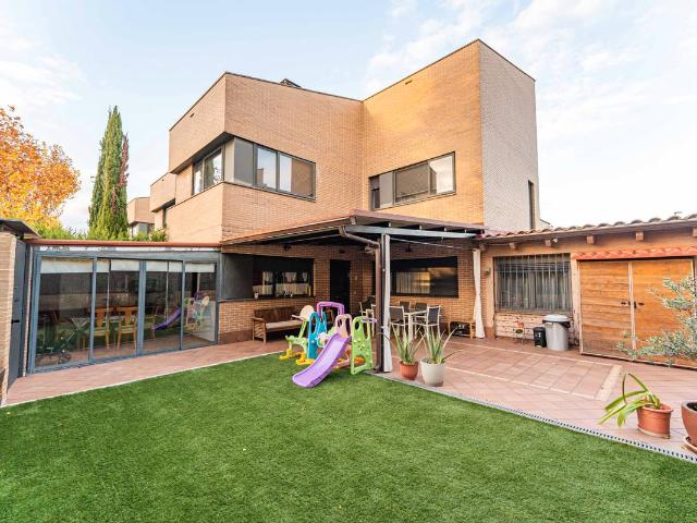 Chalet en venta en Arroyomolinos, Madrid