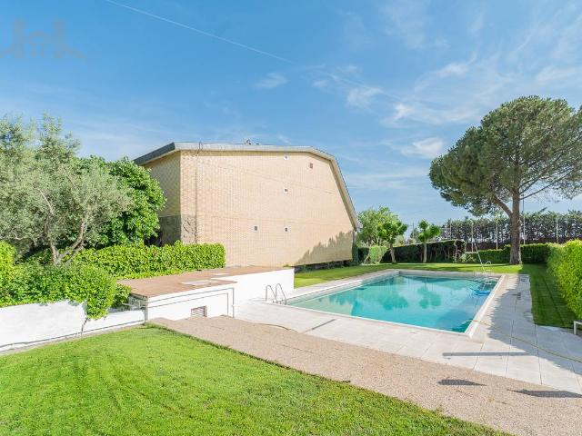 Chalet en venta en Rozas De Puerto Real, Madrid