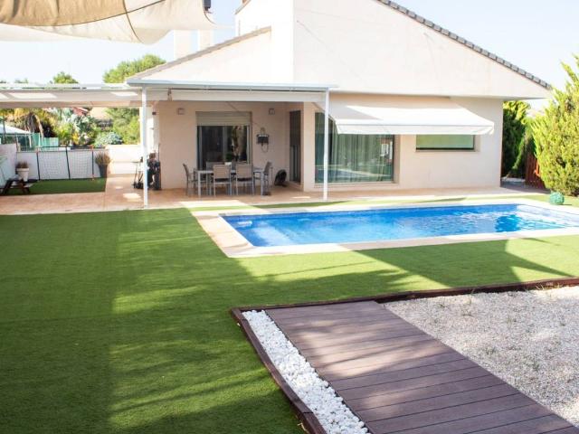 Villa en venta en Las Torres De Cotillas