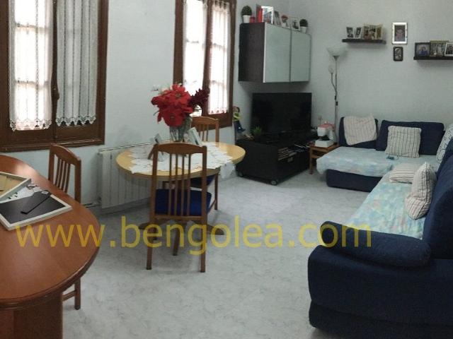 Villa en venta en Barakaldo, Landaburu