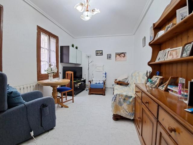 Villa en venta en Barakaldo, Landaburu