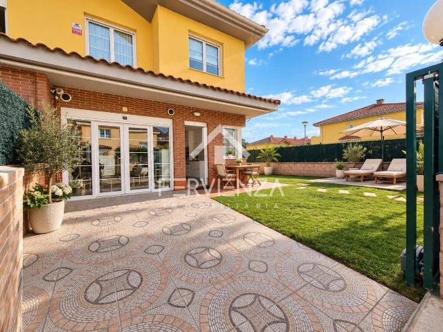 Chalet en venta en Santa Cruz de Llanera, Llanera