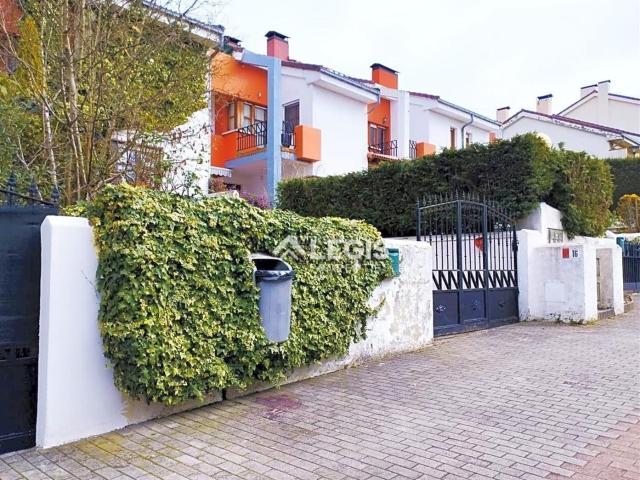 Villa en venta en Llanera, Santa Cruz de Llanera