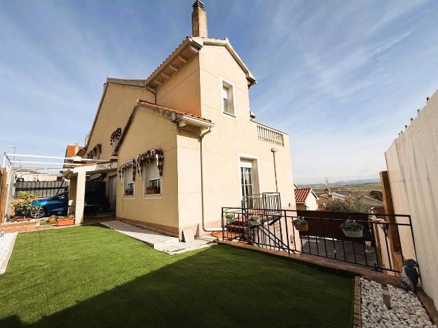 Chalet en venta en Loeches, Madrid