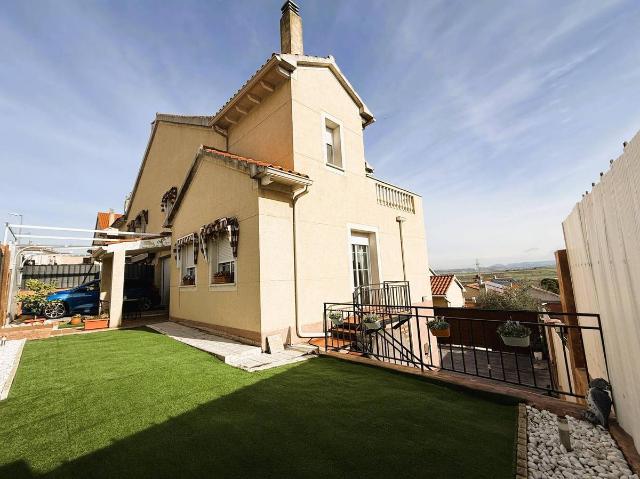 Chalet en venta en Loeches, Madrid