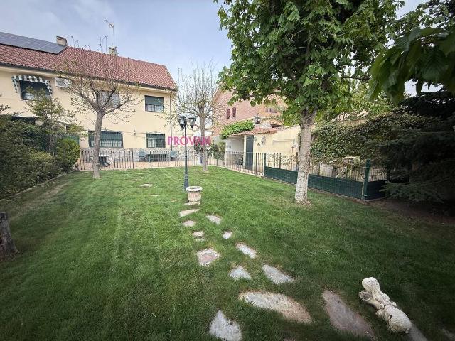 Chalet en venta en Loeches, Madrid