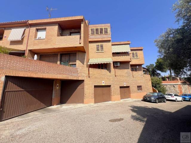 Villa en venta en Toledo