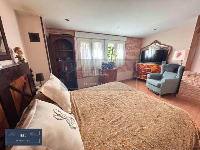 Villa en venta en Lozoyuela-navas-sieteiglesias