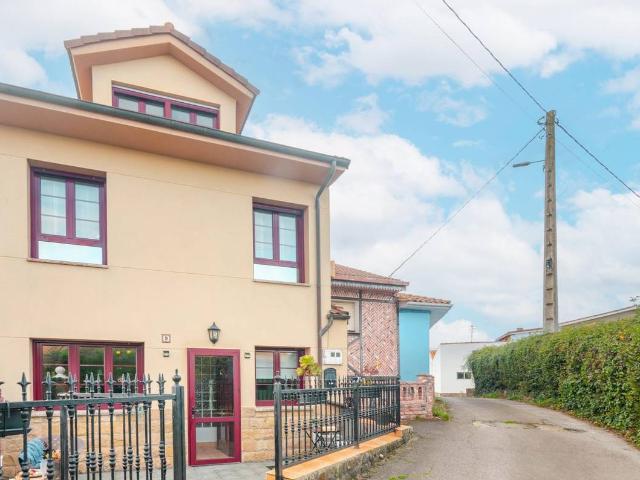 Chalet en venta en Luanco / Lluanco, Gozón