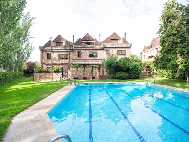 Casa en venta en Ciudad Lineal, Madrid