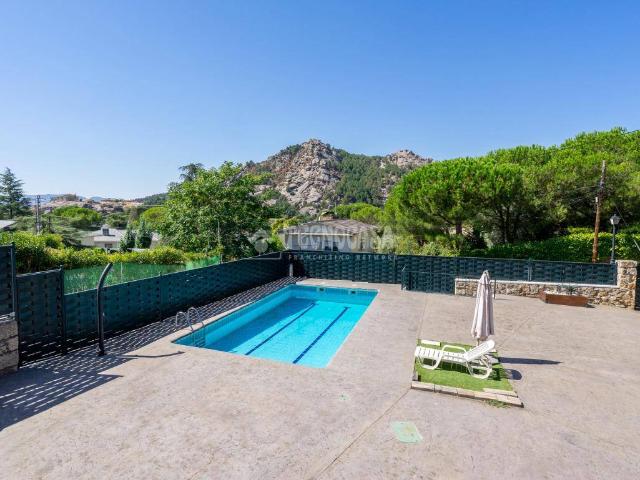 Chalet en venta en Manzanares El Real, Madrid