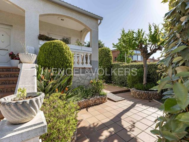 Villa en venta en Martorell