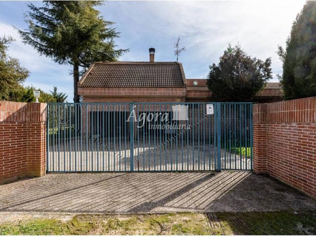 Chalet en venta en Medina Sur, Medina Del Campo