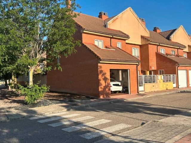 Villa en venta en Medina Del Campo, Medina Sur