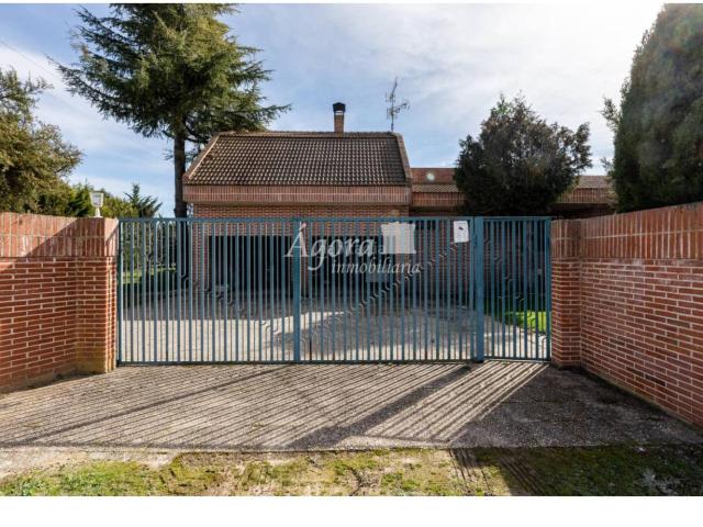 Chalet en venta en Medina Sur, Medina Del Campo